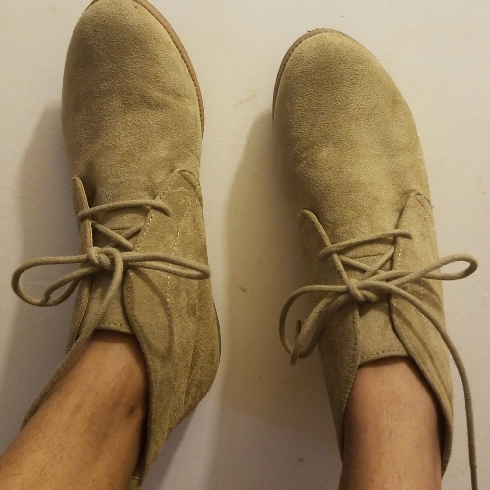 brown ankle length shoes size 7.5